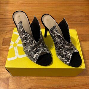 Trina Turk Laguna Animal Black White Snake Embossed Leather Mule Size 6